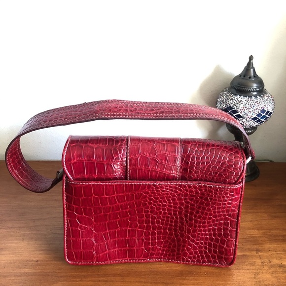 LIZ CLAIBORNE POWER RED HANDBAG - Picture 2 of 7